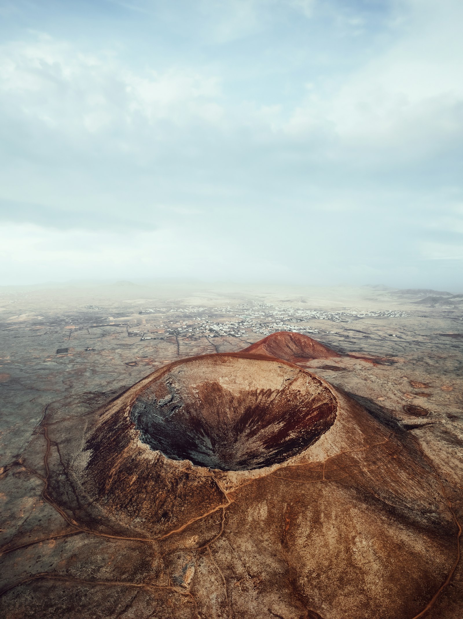 Vista aérea del volcán Calderón Hondo, cerca de Lajares